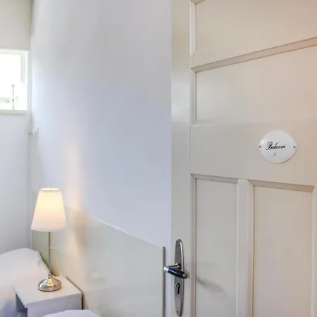 Amazing In With Kitchen Holiday home